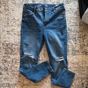 Old Navy Women's Blue Ripped Ankle Jeans